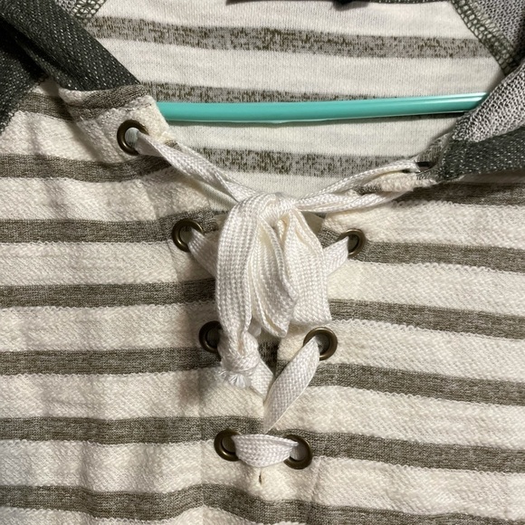 Doe & Rae Green and White Stripped Hoodie. - Picture 5 of 9